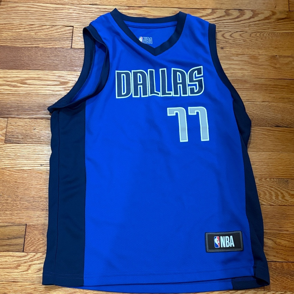 Luka Doncic Dallas Mavericks jersey never worn youth medium
